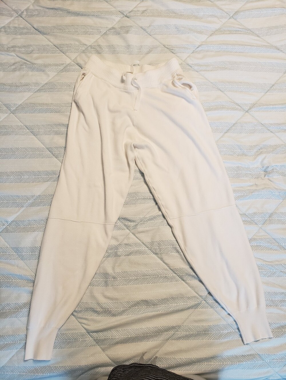$5  W/Mini Purchase $25 Forever 21 White Knit Joggers